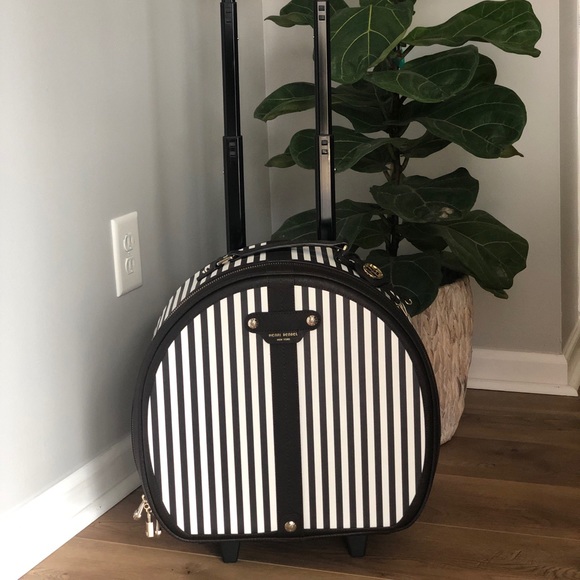 Henri Bendel Centennial Wheelie NWT - Picture 3 of 8